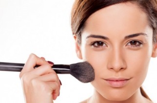 How to make your face look slimmer? Make-up tick