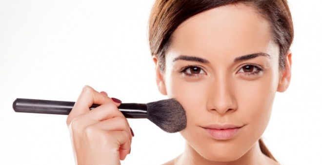 How to make your face look slimmer? Make-up tick