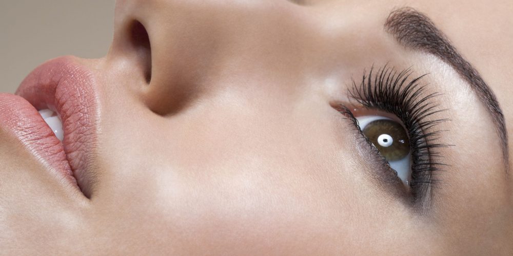 How EYELASH SERUMS Work & What Ingredients They Contain?